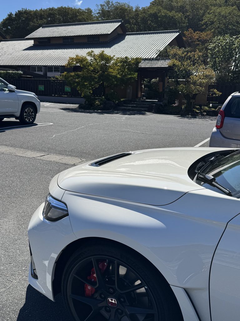 車と入り口